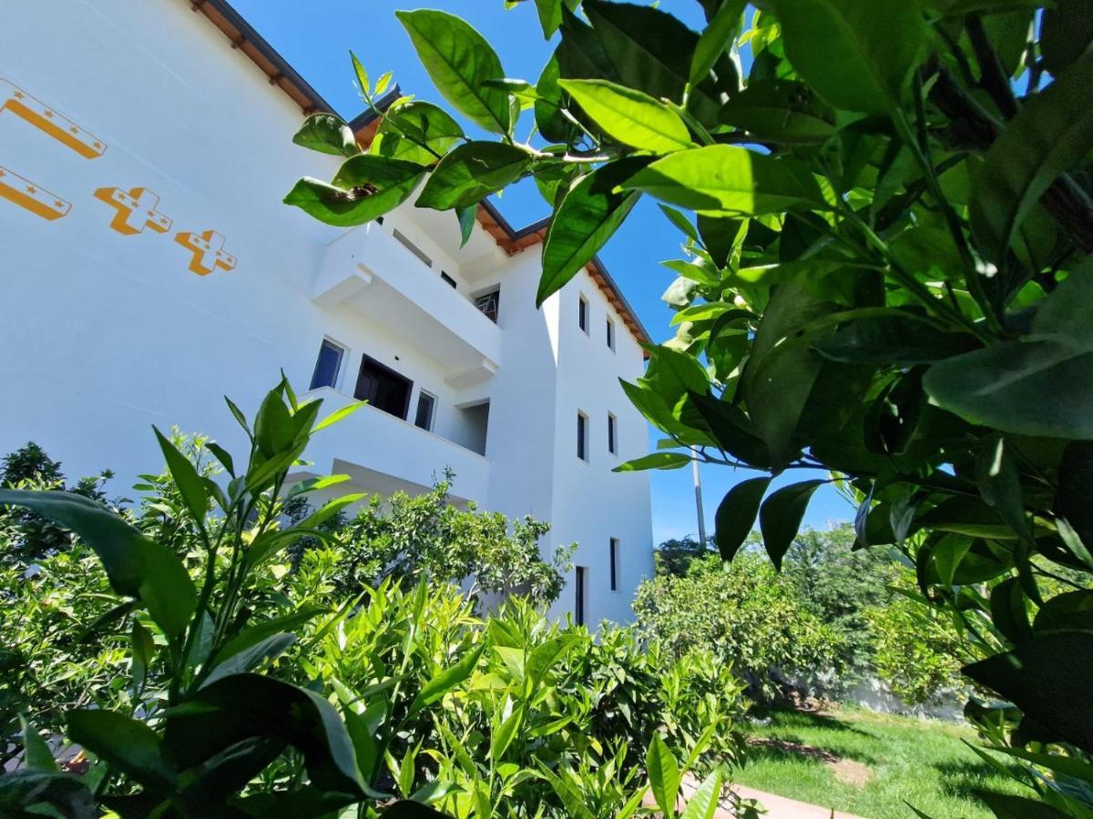 Hotel Vila C Plus Plus Берат Экстерьер фото