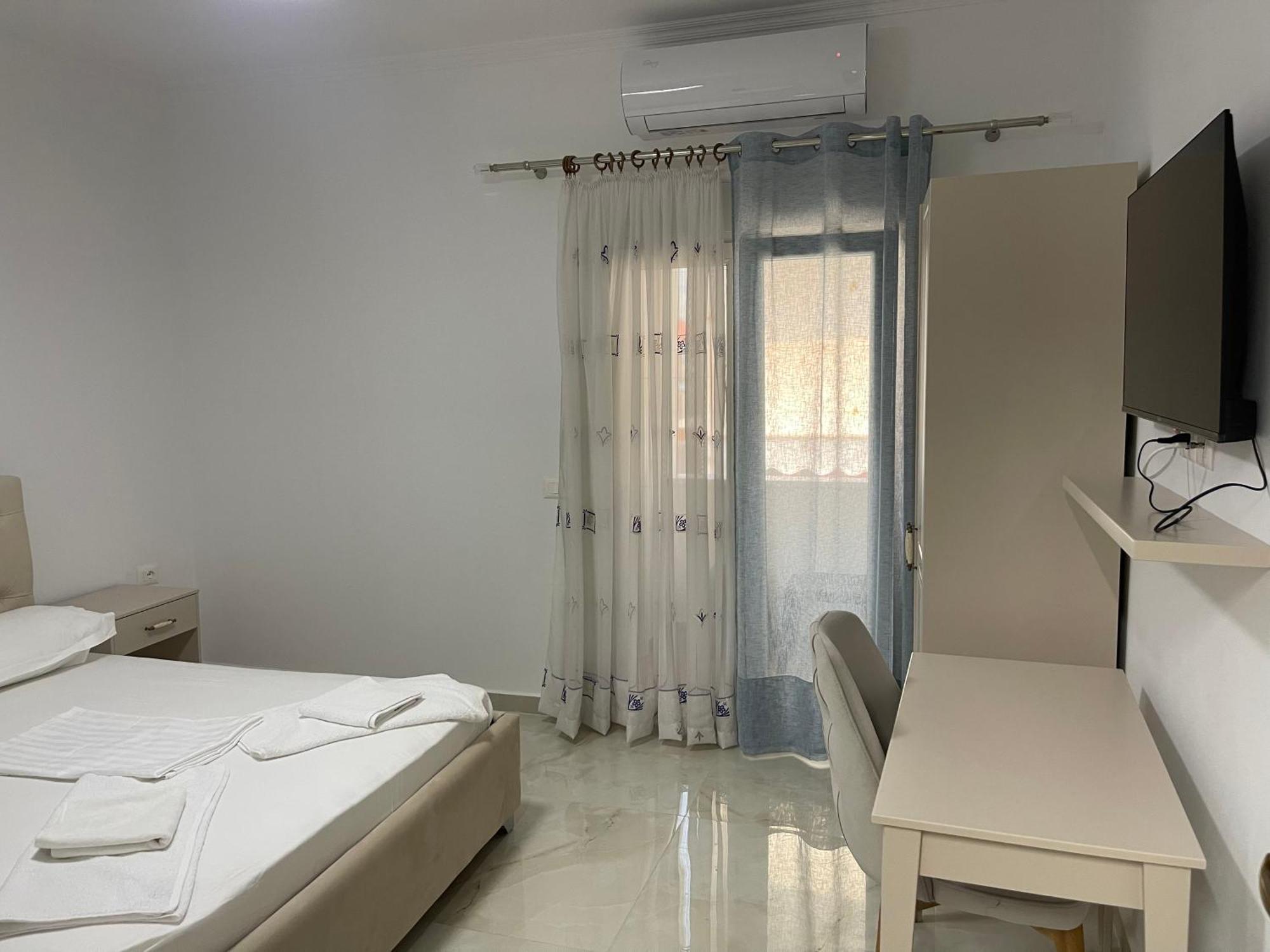 Hotel Vila C Plus Plus Берат Экстерьер фото