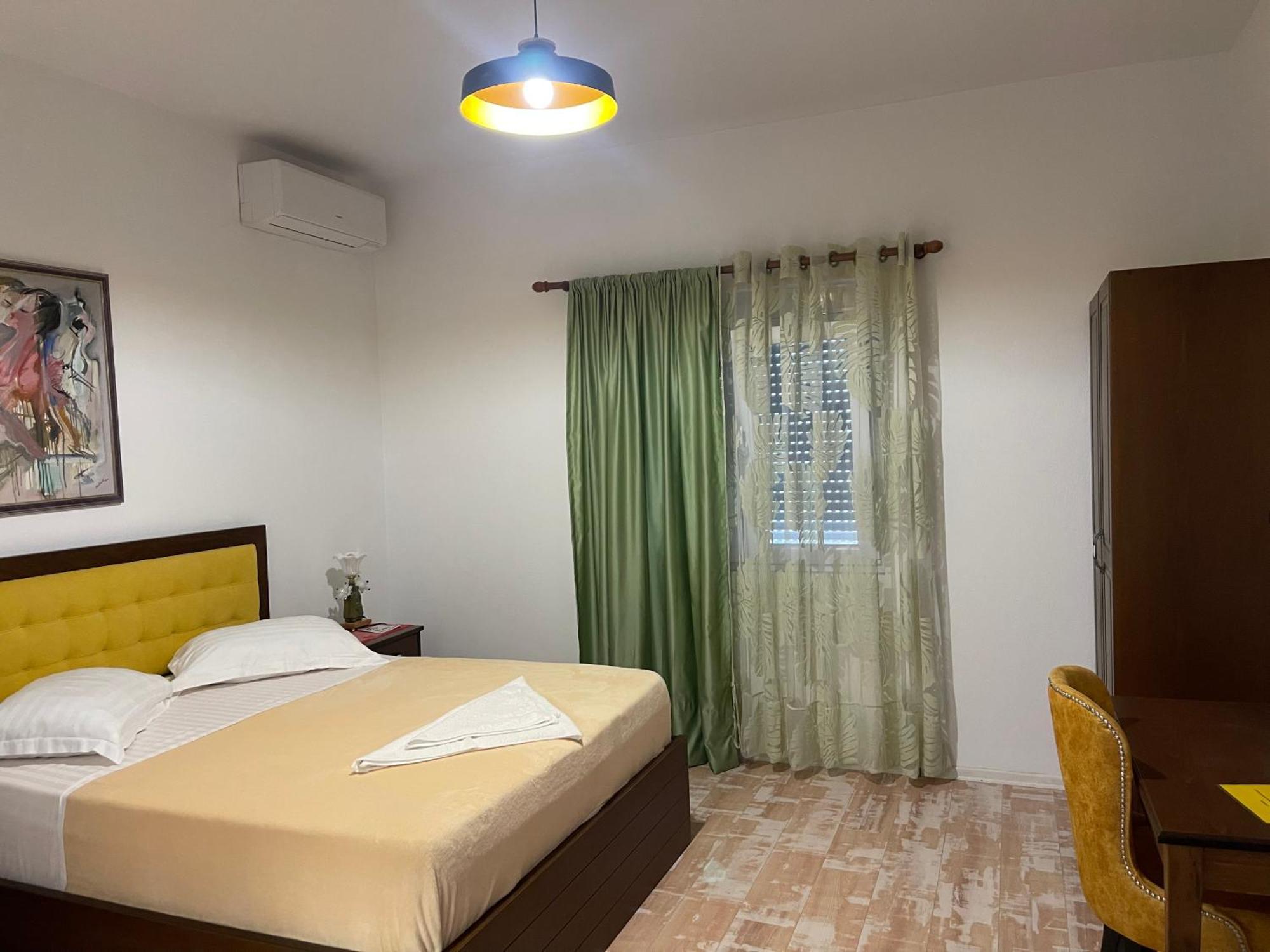 Hotel Vila C Plus Plus Берат Экстерьер фото